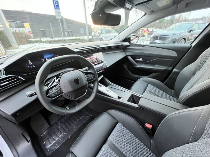 Peugeot 308, Peugeot 308 SW ALLURE Hybrid 145 e-DCS6, barva bílá