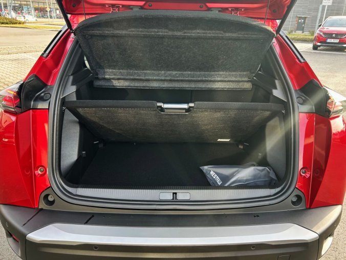 Peugeot 2008, Peugeot 2008 2008 ALLURE 100k MAN6, barva červená