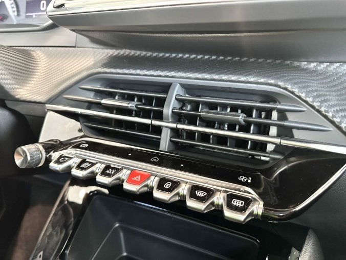 Peugeot 2008, Peugeot 2008 STYLE 100 koní, 7let záruka, barva bílá