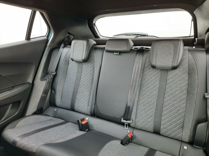 Peugeot 2008, Peugeot 2008 ALLURE PureTech 100 S&S MAN6, barva modrá