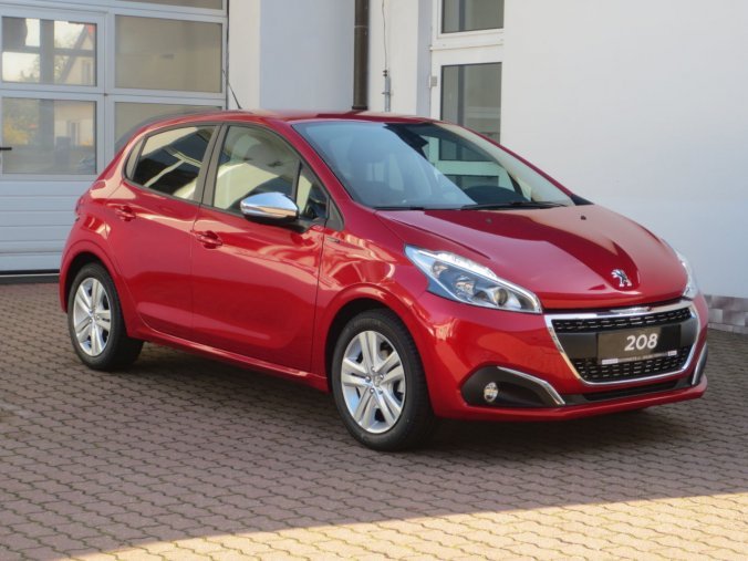 Peugeot 208, SIGNATURE 1.2 PureTech 82 S&S MAN5, barva červená