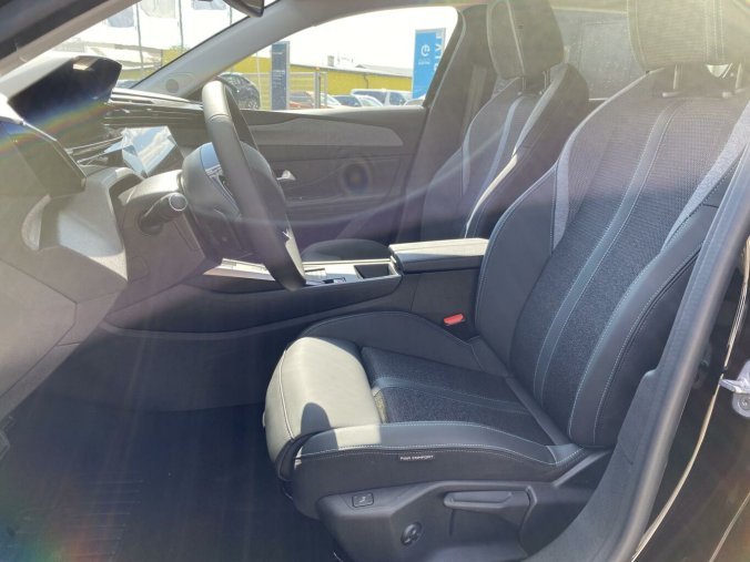 Peugeot 408, Peugeot 408 ALLURE Plug-in HYBRID e-EAT8, barva černá