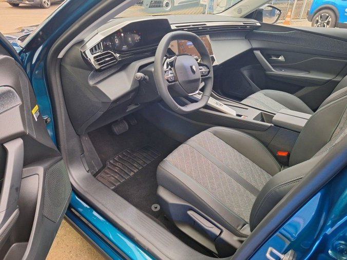 Peugeot 408, Peugeot 408 ALLURE Hybrid 145 e-DCS6, barva modrá