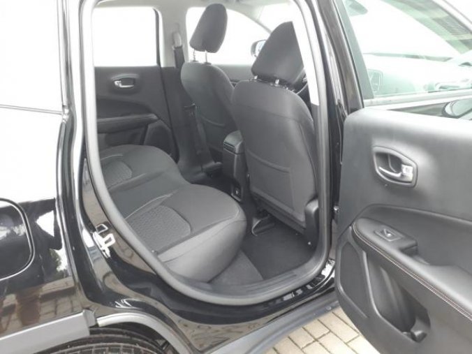 Jeep Compass, 2.0 140PS Longitude 4x4  MT6, barva černá