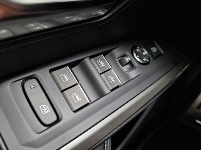 Peugeot 3008, Peugeot 3008 GT Hybrid 145 e-DCS6, barva modrá
