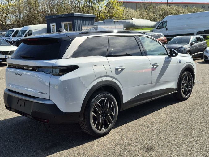 Peugeot 5008, Peugeot 5008 GT Hybrid 136 e-DCS6, barva bílá