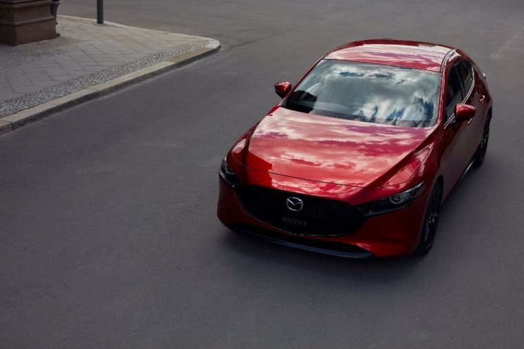 Mazda 3, Skyactiv-G122, barva červená