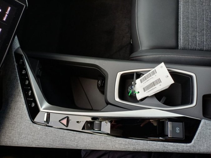 Peugeot 5008, Peugeot 5008 BUSINESS Hybrid 145 e-DCS6, barva modrá