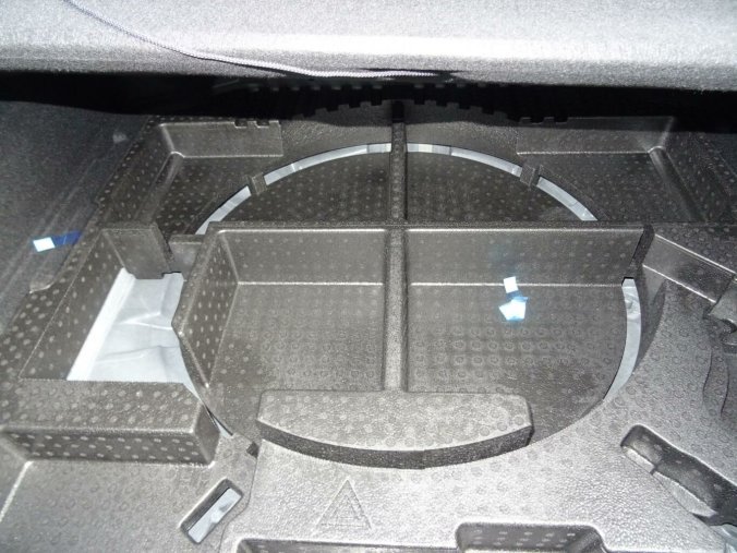 Peugeot 408, Peugeot 408 ALLURE Hybrid 145k e-DCS6, barva šedá