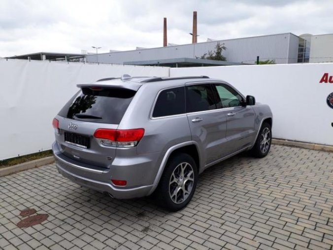 Jeep Grand Cherokee, 3,0 CRD Overland 250k 4x4 AT, barva stříbrná