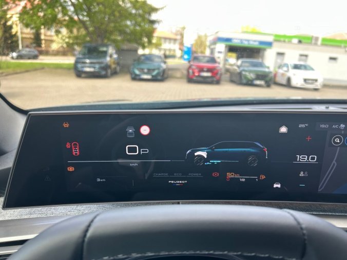 Peugeot 5008, Peugeot 5008 ALLURE Hybrid 145 e-DCS6, barva modrá