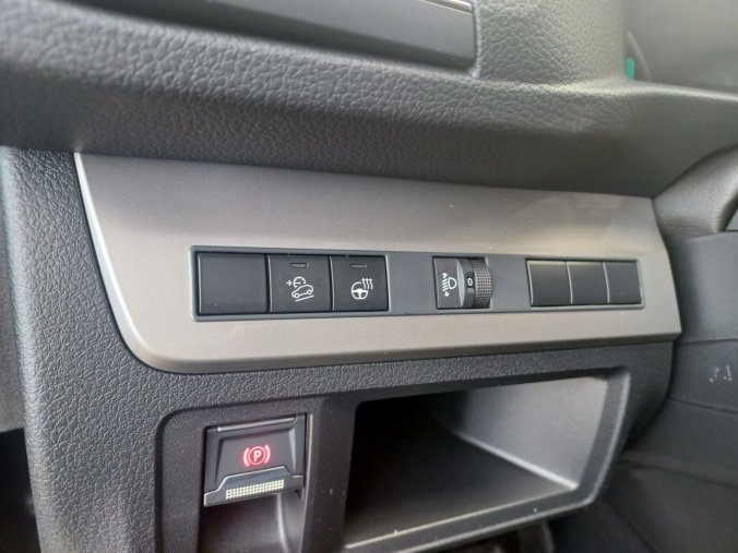 Peugeot Traveller, Peugeot Traveller Allure Long 2.0 BHDi 180 EAT8, barva šedá