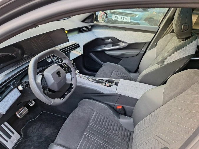 Peugeot 5008, Peugeot 5008 GT Hybrid 136 e-DCS6, barva šedá