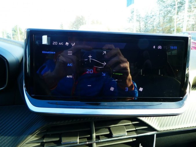Peugeot 208, Peugeot 208, barva bílá