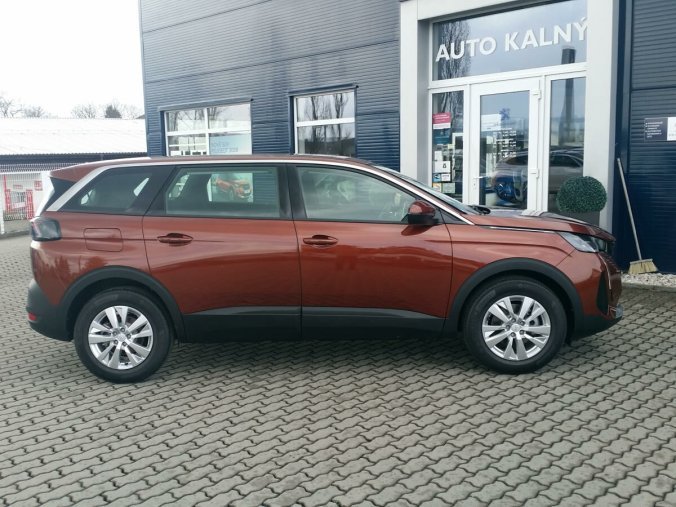 Peugeot 5008, Peugeot 5008 1,2 Active Pack 1,2 PT130k MAN6, barva hnědá