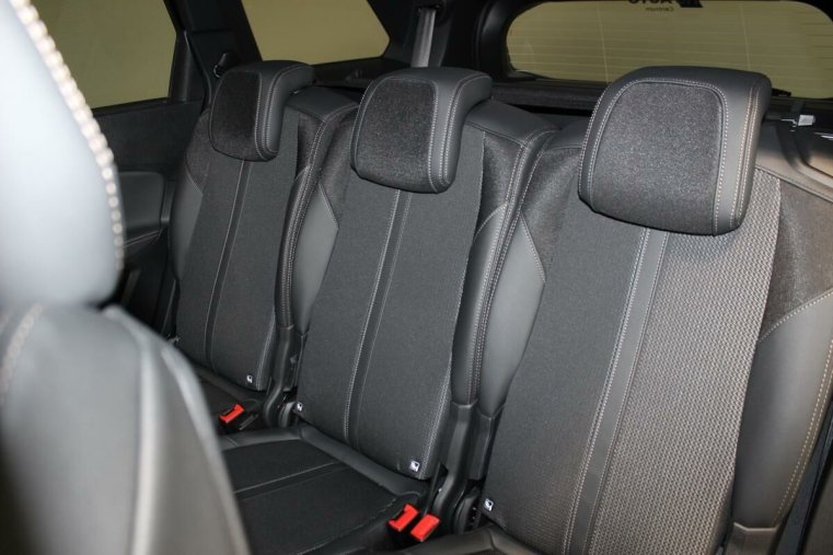 Peugeot 5008, Peugeot 5008 GT BlueHDi 130 S&S EAT8, barva černá