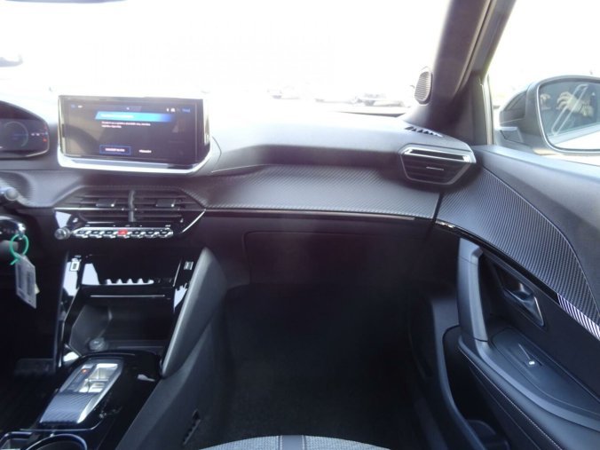 Peugeot 2008, Peugeot 2008 ALLURE Hybrid 145k e-DCS6, barva stříbrná