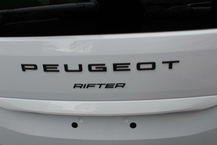 Peugeot Rifter, Peugeot Rifter ALLURE BlueHDi 100 S&S MAN6, barva bílá