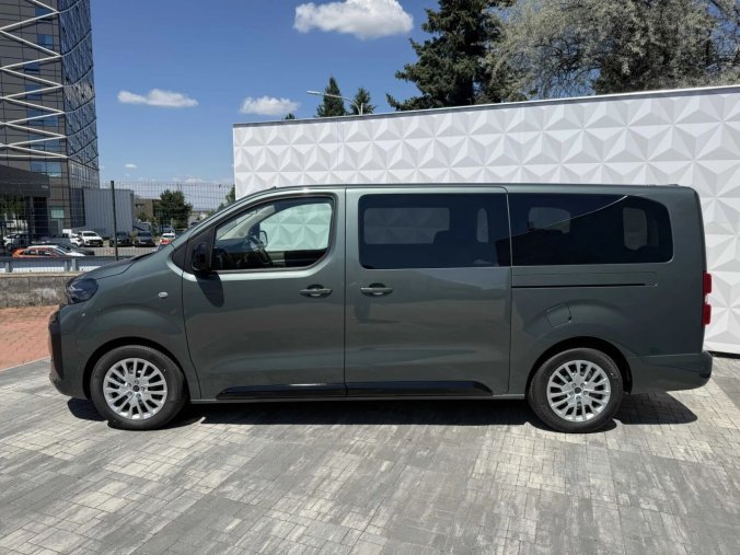 Peugeot Traveller, Peugeot Traveller Active L3 (Long) 2.2 BlueHDi 180 AT, barva zelená