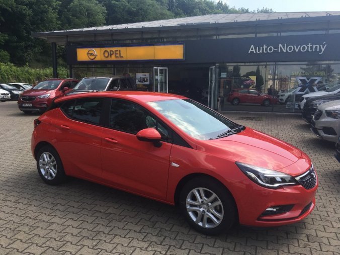 Opel Astra, Smile 1,4 Turbo 92 kW, barva červená