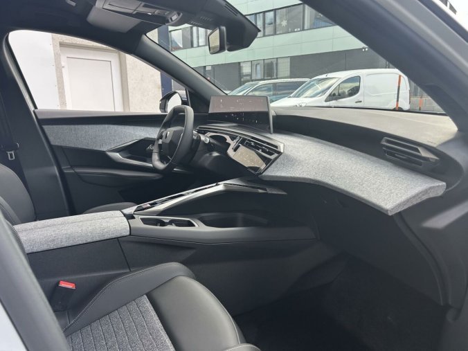 Peugeot 5008, Peugeot 5008 ALLURE Hybrid 145k e-DCS6, barva bílá