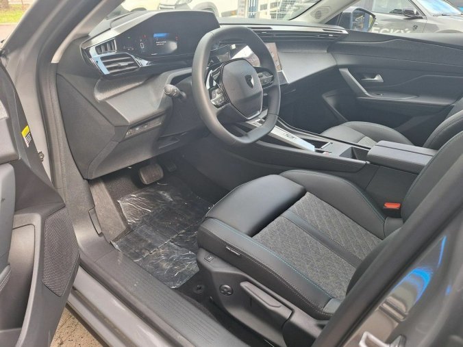 Peugeot 408, Peugeot 408 ALLURE Hybrid 145 e-DCS6, barva šedá