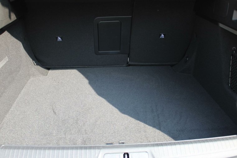 Peugeot 408, Peugeot 408 ALLURE Hybrid 145 e-DCS6, barva bílá