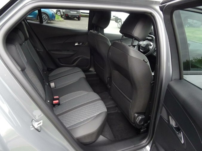 Peugeot 2008, Peugeot 2008 ALLURE Hybrid 145k e-DCS6, barva šedá
