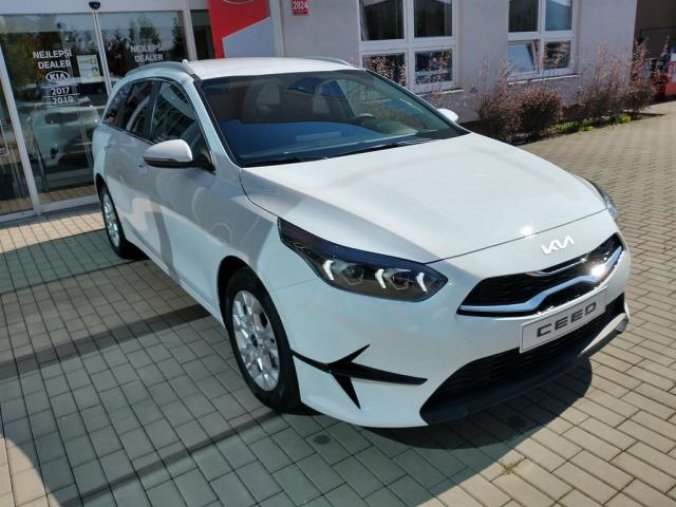Kia Ceed, SW 1.5 T-GDi 7DCT TOP MY22, barva bílá