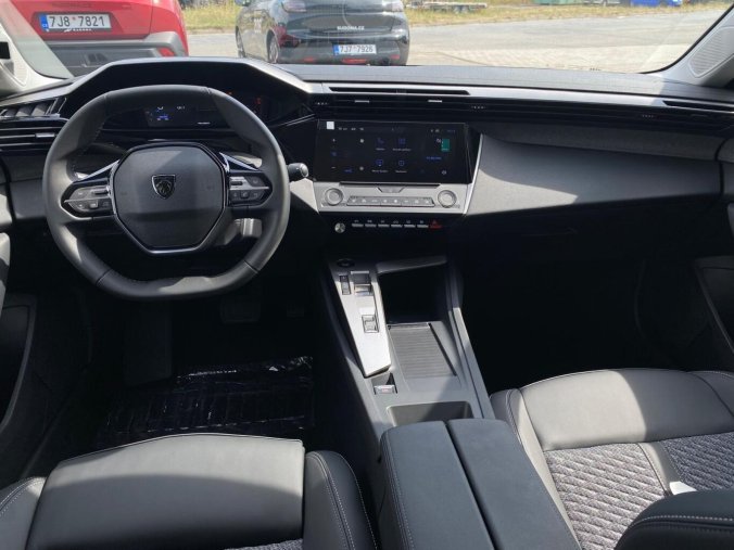 Peugeot 408, Peugeot 408 ALLURE Hybrid 145 e-DCS6, barva oranžová
