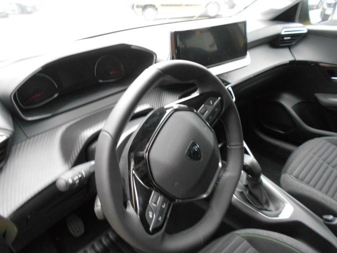 Peugeot 208, Peugeot 208 STYLE Elektromotor 100 kW / 13, barva oranžová