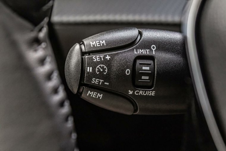 Peugeot 2008, Peugeot 2008 1,2 STYLE PT 100 S&S MAN6, barva bílá