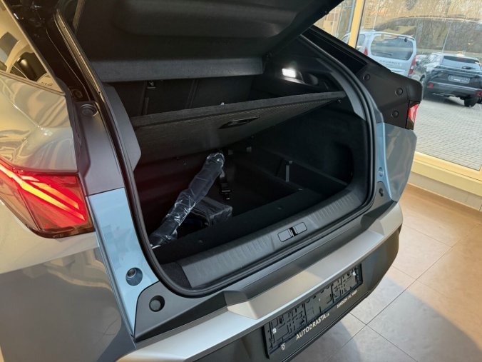 Peugeot 3008, Peugeot 3008 GT Hybrid 145 e-DCS6, barva modrá