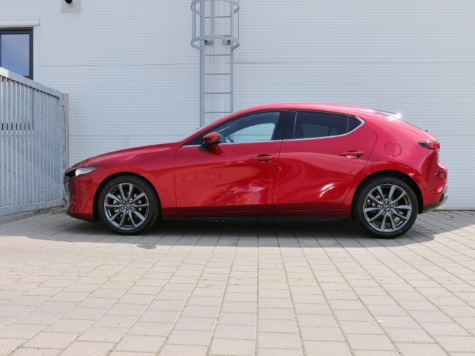 Mazda 3, 2,0 Skyactiv-G 122k/90kW MAN, barva červená