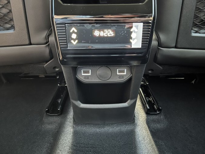 Peugeot 5008, Peugeot 5008 GT Hybrid 145 e-DCS6, barva bílá
