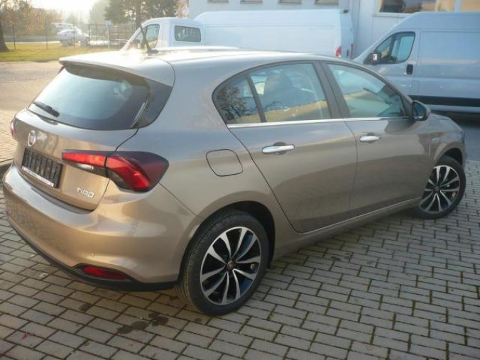 Fiat Tipo, HB 1.4 95k Lounge, barva hnědá