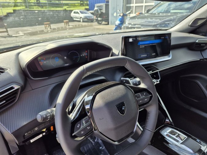 Peugeot 2008, Peugeot 2008 ALLURE Hybrid 145 e-DCS6, barva šedá