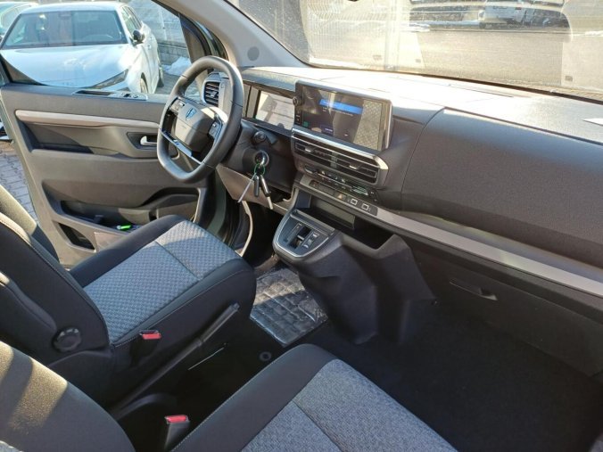 Peugeot Traveller, Peugeot Traveller Active L2 2.2 BlueHDi 150 MAN, barva zelená