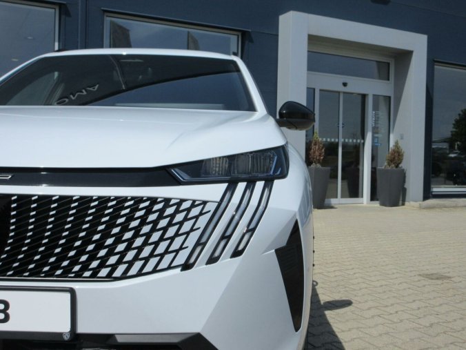 Peugeot 5008, Peugeot 5008 ALLURE Hybrid 145 e-DCS6, barva bílá