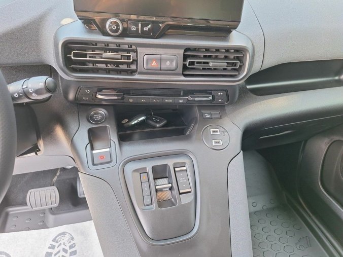 Peugeot Rifter, Peugeot Rifter LONG GT BHDi 130 EAT8, barva modrá