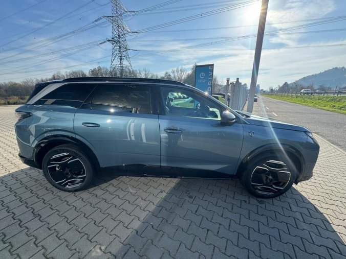 Peugeot 5008, Peugeot 5008 GT Elektromotor 157 kW / 210 k, barva modrá