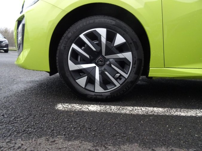 Peugeot 208, Peugeot 208 STYLE PureTech 100k MAN6, barva žlutá