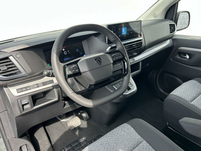 Peugeot Traveller, Peugeot Traveller Active Long 2.0 BlueHDi 180, barva zelená