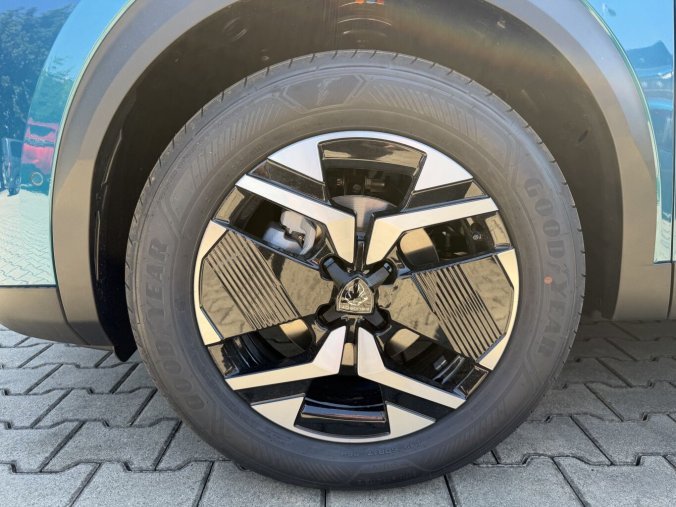 Peugeot 2008, Peugeot 2008 ALLURE Turbo 100 MAN6, barva modrá