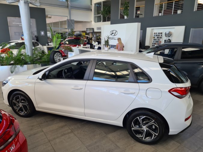 Hyundai i30, 1,0 T-GDI 88 kW MT, barva bílá