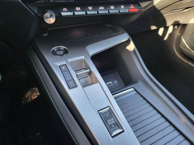 Peugeot 408, Peugeot 408 GT 1.2 PT 130 EAT8, barva bílá