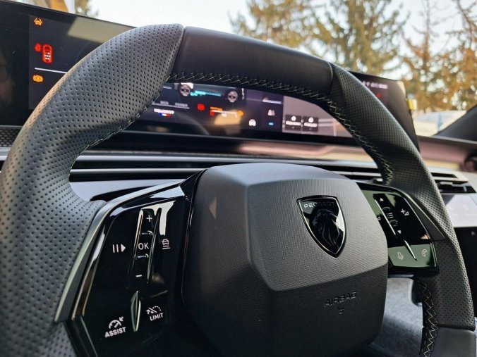 Peugeot 5008, Peugeot 5008 GT Hybrid 136 e-DCS6, barva šedá