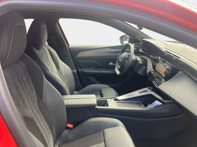 Peugeot 408, Peugeot 408 GT Hybrid 136 e-DCS6, barva červená