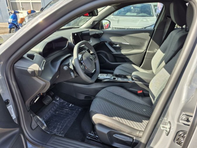 Peugeot 2008, Peugeot 2008 ALLURE Hybrid 145 e-DCS6, barva šedá