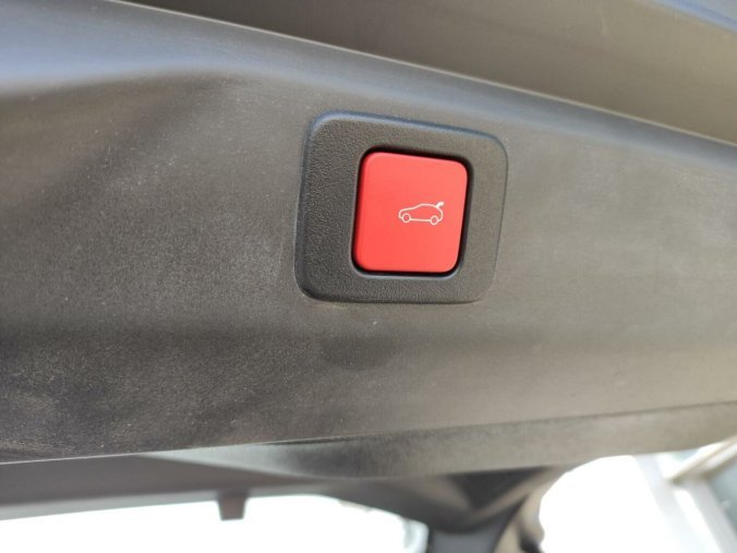 Peugeot 3008, Peugeot 3008 GT 145k AUT HYBRID ALCANTARA, barva šedá